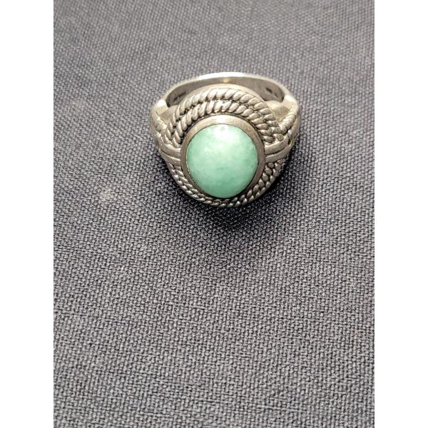 Beautiful Sterling Silver Opal Shaped Jade Ring - Size 7 - 10.1 Grams