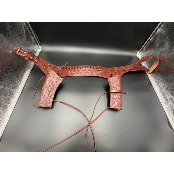 Leather Gun belt with Two Holsters - in great shape! 46 inches long (unbuckled)