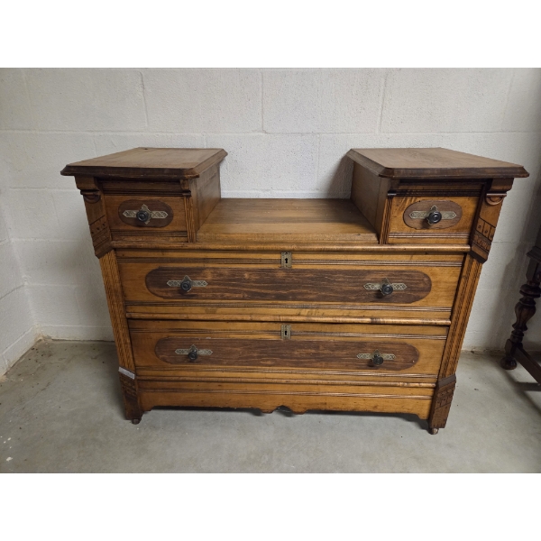 *Pick Up At Mantua Home-No Shipping Available* Excellent Condition Gorgeous Vintage Victorian 42''Wx