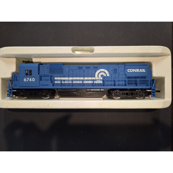 HO Scale Conrail 6740 Engine In Like New Condition