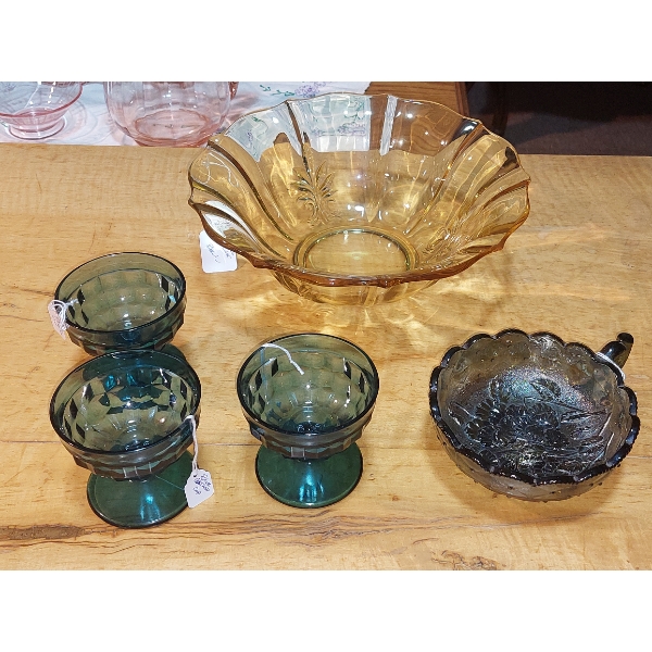 Vintage 5 Pc Glass Group As Shown