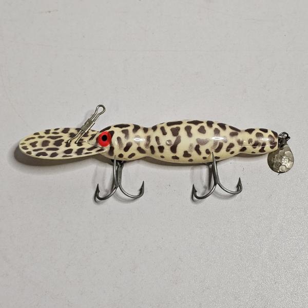 Vintage Bomber Water Dog Frog Pattern Deep Diving Fishing Lure With Tail Spinner (5")