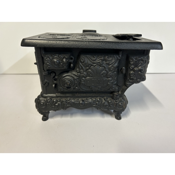 Kenton Cast-iron miniature stove - Royal Kenton Brand - Black - Intricate Design 