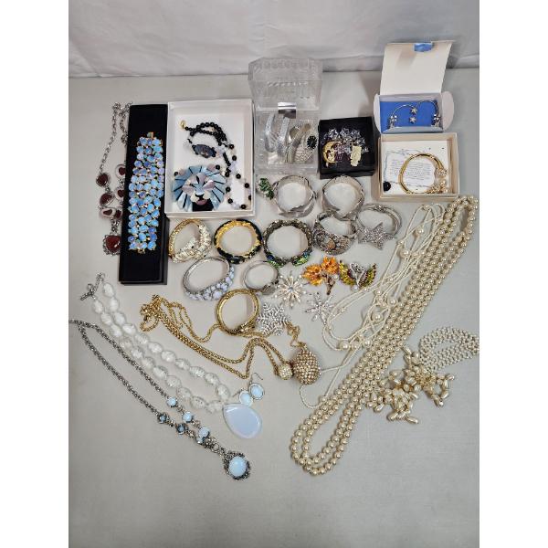 Large Lot of Costume Jewelry: Bracelets, Necklaces, Pins, Clear Jewelry Box