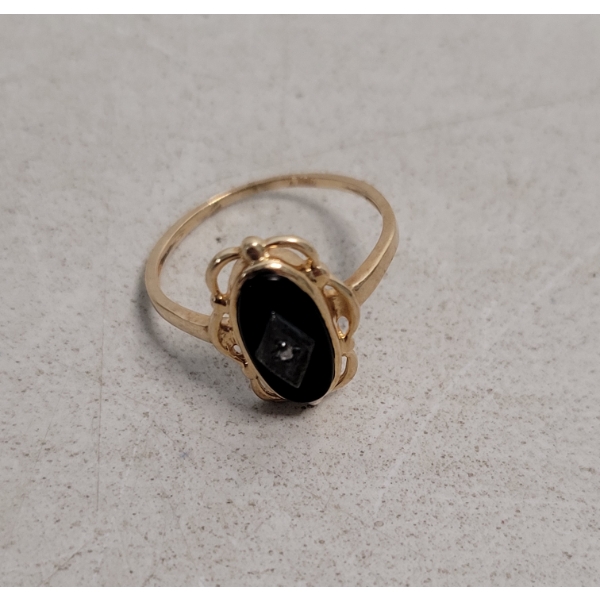 Beautiful 10K Gold Ring - 1.6 Grams - Size 6