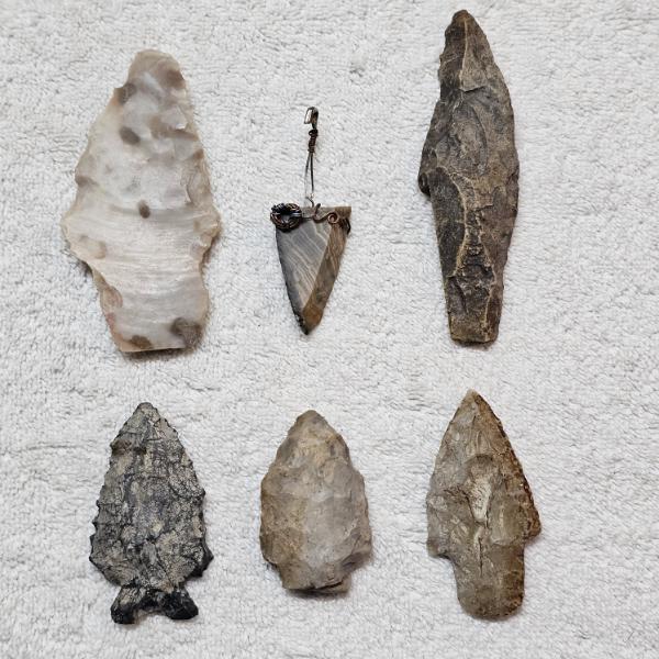 EARLY AMERICAN! Antique Assortment of Native American Stone Artifacts including Arrow/Spear Heads