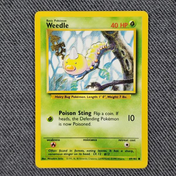 Weedle 69/102 Vintage Base Set Pokemon Trading Card in Near Mint Condition!
