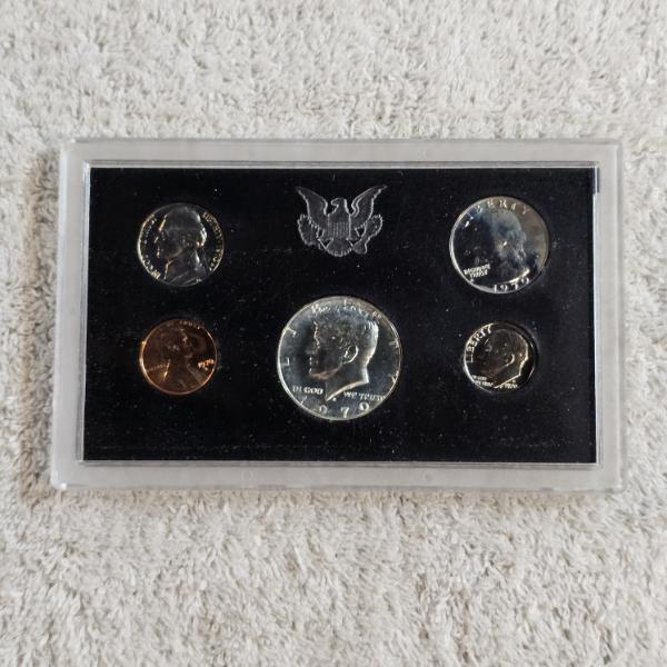 1970 United States Mint Proof Set ~ Features 40% Silver Half Dollar! ~ AFV $.91