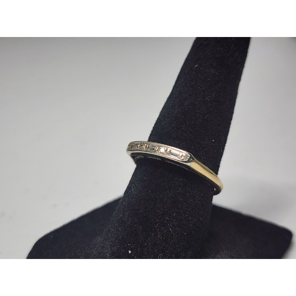 14K Gold Ring with Round and Baguette Diamonds - Size 6.5 - TW: 2.0g