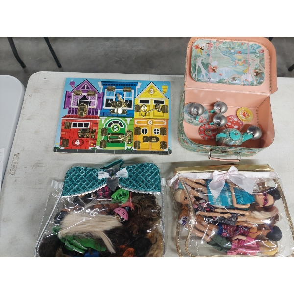 Large Lot Of Vintage Girls Toy Dolls & Clothes With Tea Set In Case & More - See Pics