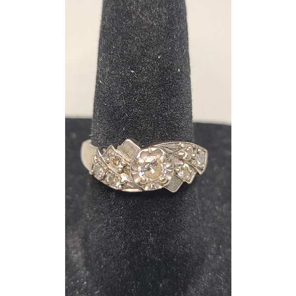 Beautiful 14K Women's Vintage Art Deco Ring With Diamonds - Size 6 - Weight: 3.5g