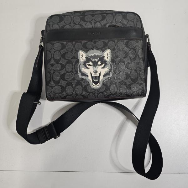 Coach Charles Camera Bag In Signature Canvas With Wolf Motif (F31337)