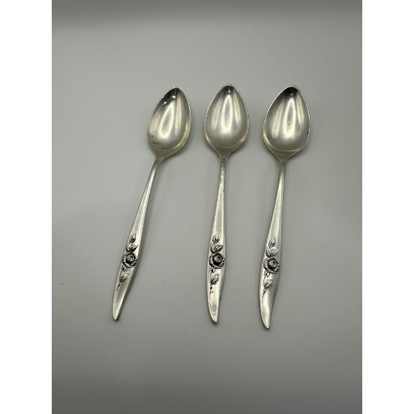Oneida Heirloom Sterling Silver Spoons - 92.9 Grams