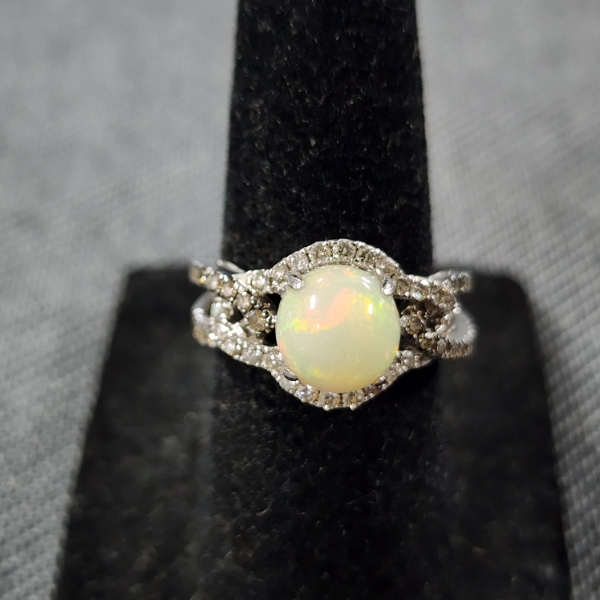 ABSOLUTELY GORGEOUS 14K WHITE GOLD RING FEATURING STUNNING OPAL & DIAMONDS ~ Weighs 5.2 Grams