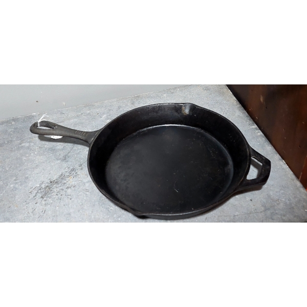 Vintage Cast Iron "RED STONE"  10 1/2 Inch Skillet - Pre-Seasoned  Nice!