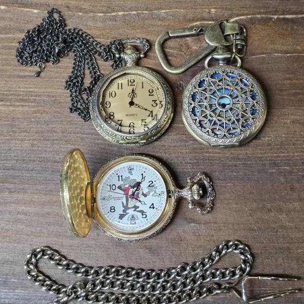 Lot of 3 Pocket Watches and a Watch Chain incl. Tazmanian Devil Watch