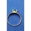 Image 4 : Women's 14K Gold Ring With Emerald - Weight: 1.5g