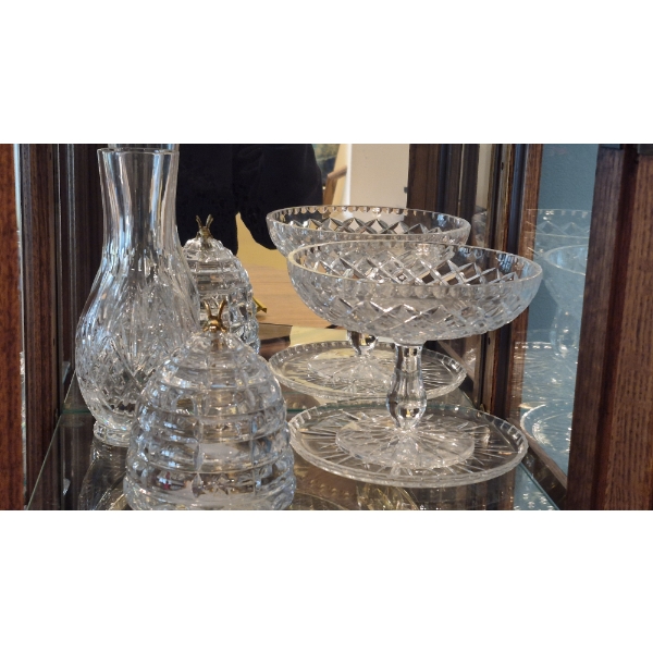 6 Pcs Crystal As Shown Including 2 Small Under Plates