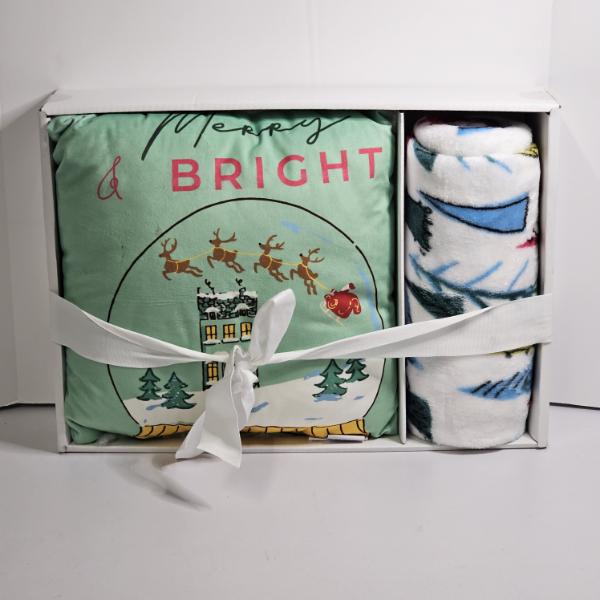 EXCELLENT GIFT!!! Merry & Bright Snow Globe Pillow & Throw Set