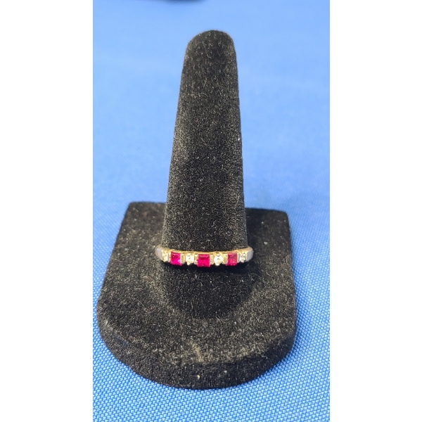 10K Gold Women's Ring With Clear & Red Stones - Weight: 1.7g