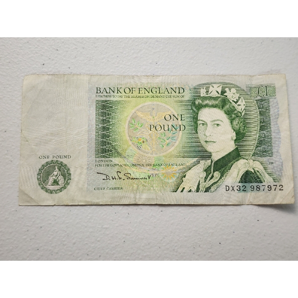 Bank of England One Pound Banknote Ft. Queen Elizabeth II & Sir Issac Newton