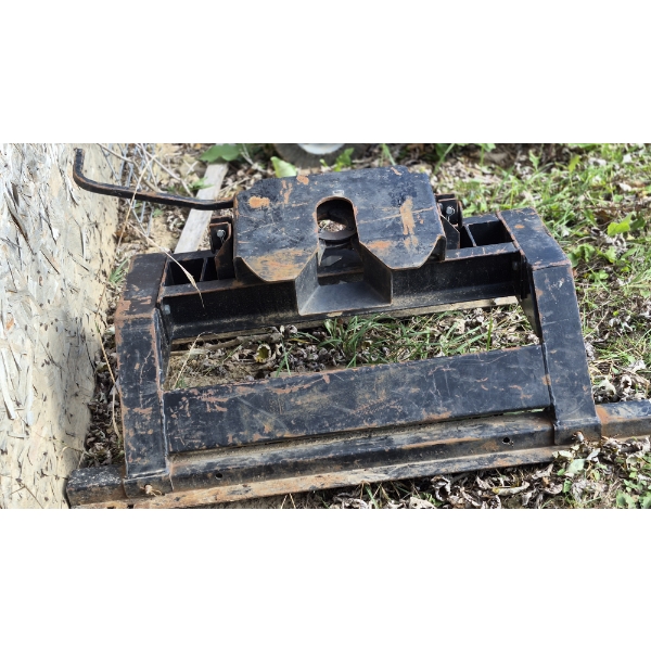 Excellent 5th Wheel Truck Bed Mount Harness - Ready For Installation - See Pics