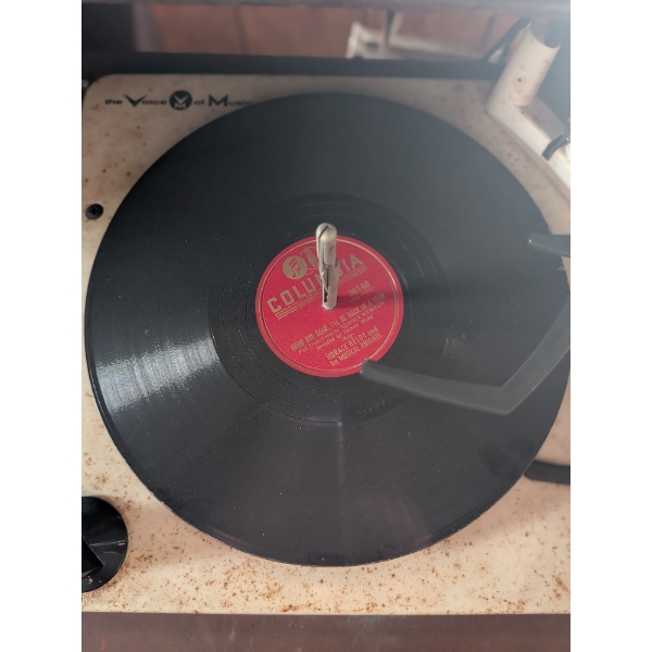 3ftx37" Record Player Cabinet W Radio & Storage Space