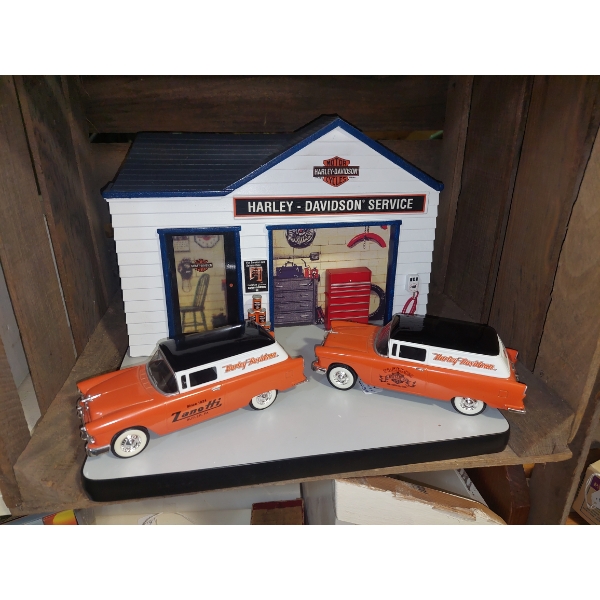 Vintage All Metal Harley Davidson Service Station / Garage & 2 Die Cast Cars In Original Box