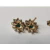 Image 4 : Stunning 10K Yellow Gold Emerald Stud Earrings TW: 1.8g