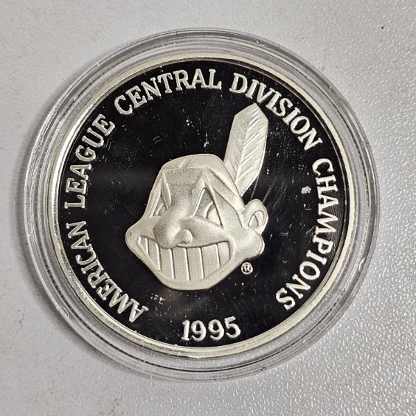 1995 Cleveland Indians Chief Wahoo 1 Troy Oz .999 Fine Silver Round (With Certificate & Box)