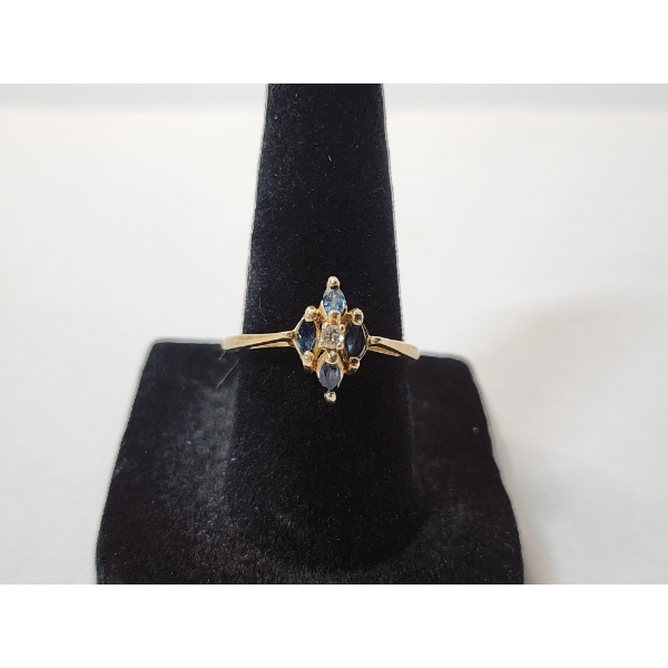 Stunning 10K Yellow Gold Ring with Blue Stones - Size 7.5 - Total Weight: 2.1g