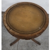 Image 3 : Beautiful 26''x26'' Round Wood Vintage Table With Drawer