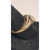 Image 4 : 10K Yellow Gold Ring With Diamonds & "Love Detailing" - Size 8 - Weight: 2.8g