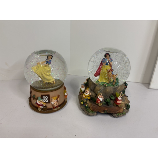 Snow White and the Seven Dwarfs Musical Snow Globes - Disney - Enesco "Waltz of the Flowers"