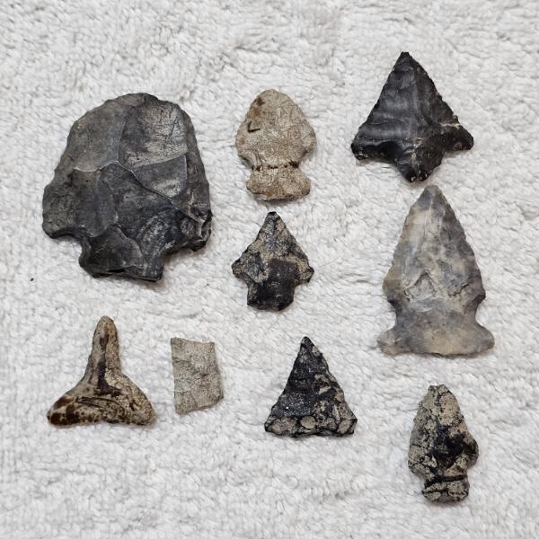 EARLY AMERICAN! Antique Assortment of Native American Stone Artifacts including Arrow/Spear Heads