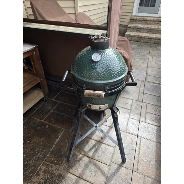 Big Green Egg - 16" - with Accessories, Cover and Stand