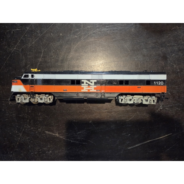 9.5'' Lighted NH 1120 Engine In Great Condition