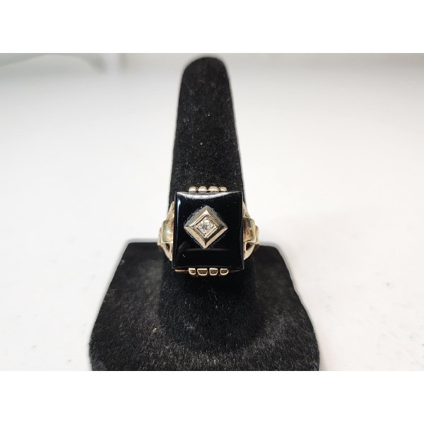 Vintage 10K Gold Onyx and Diamond Ring - Size 7 - TW: 4.8g