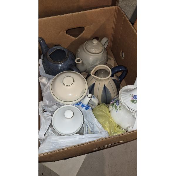 Louisville Home Pickup - Group Of Pottery items - Tea Pots / Cookie Jars - See Pics