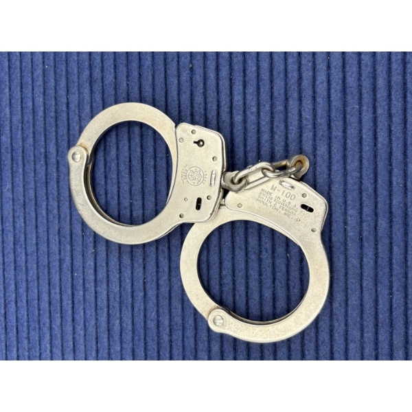 Metal Handcuffs - Trade Mark - Made in U.S.A - Smith & Wesson - NO KEY