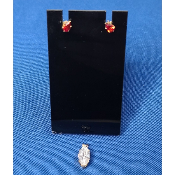 14K Gold Pendant With White Stone & 14K Gold Earrings With Red Stones - Total Weight: 2.1g