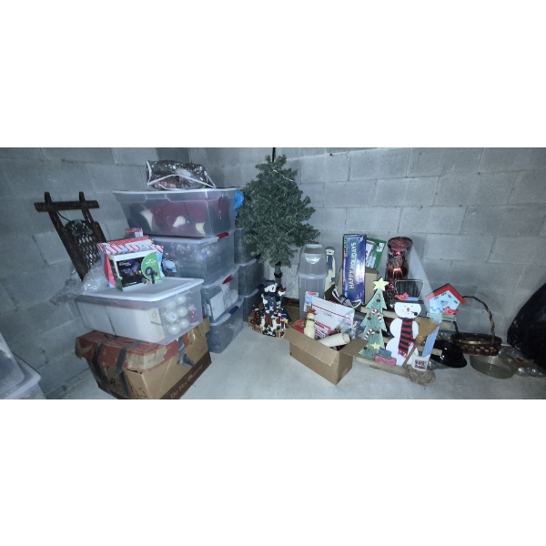 Louisville Home Pickup - MASSIVE MASSIVE MASSIVE - Group Of Christmas Decor A Show - Excellent!