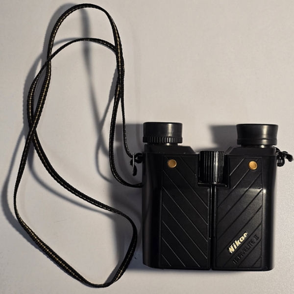Nikon Travelite Binoculars 4x4.5 with Carrying Case