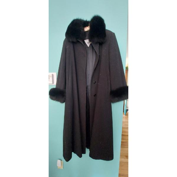 Full Length Ladies Coat With Fur Collar & Cuffs - Sz 12 - Good Condition