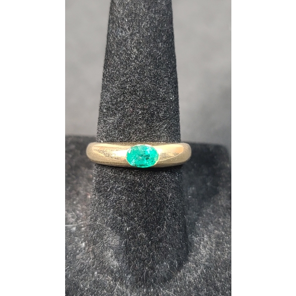 14K Gold Ring With Green Stone - Size 6 - Total Weight: 2.9g