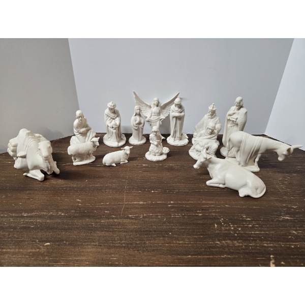 Nativity Scene in Bisque - No Baby Jesus