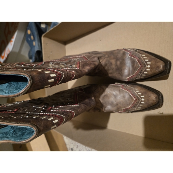 New Corral Vintage Size 7 Womans Boots