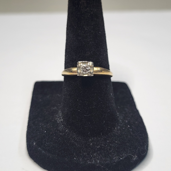 14K Yellow Gold Ring with Solitaire Diamond - Size 6.5 - Total Weight: 2.1g