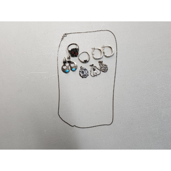 Assorted Sterling Silver Jewelry: Chain, Rings, Earrings Total Weight: 21.9g