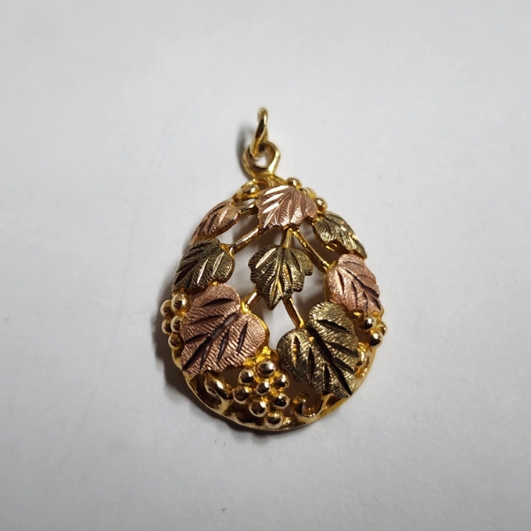 10K Gold Pendant Ft. Leaves & Grapes ~ Weighing 2.9 Grams